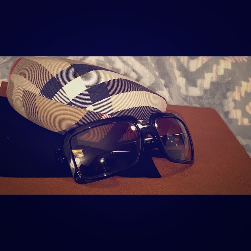 Dark brown Burberry Women’s Sunglasses with case